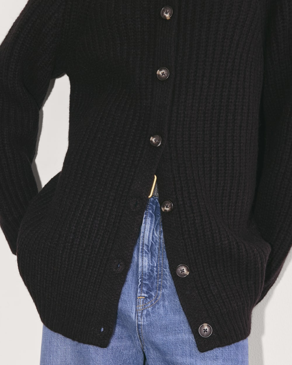 The Fisherman Cardigan in Cloud | Black