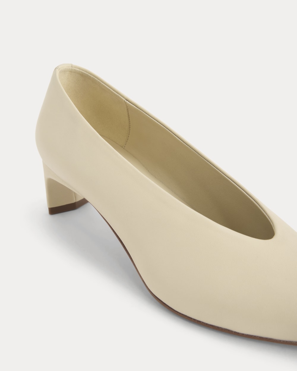 Made in Italy Almond-Toe Pump | Crema