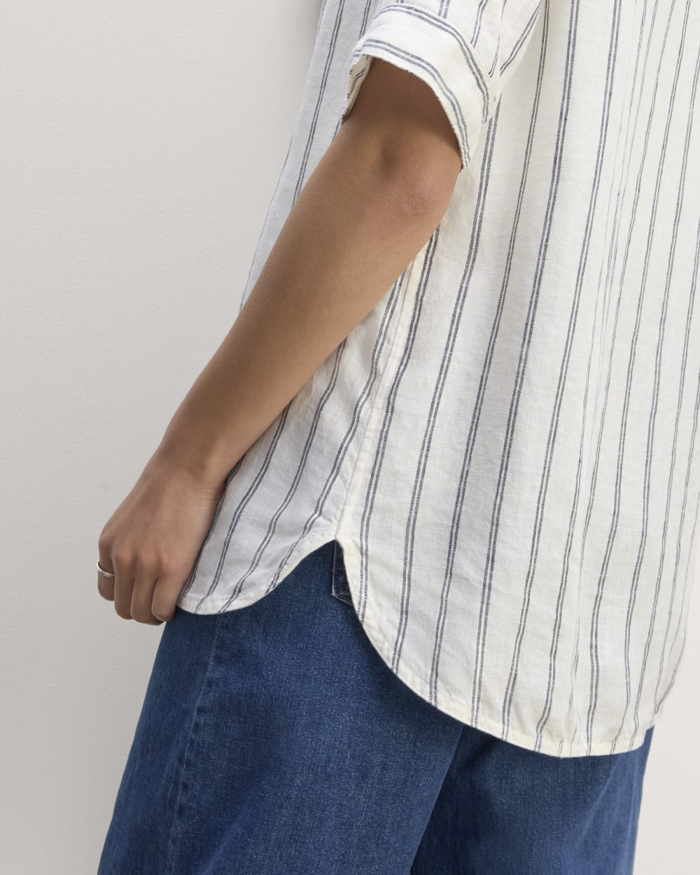 The Bib Shirt in Linen | Bone/Navy