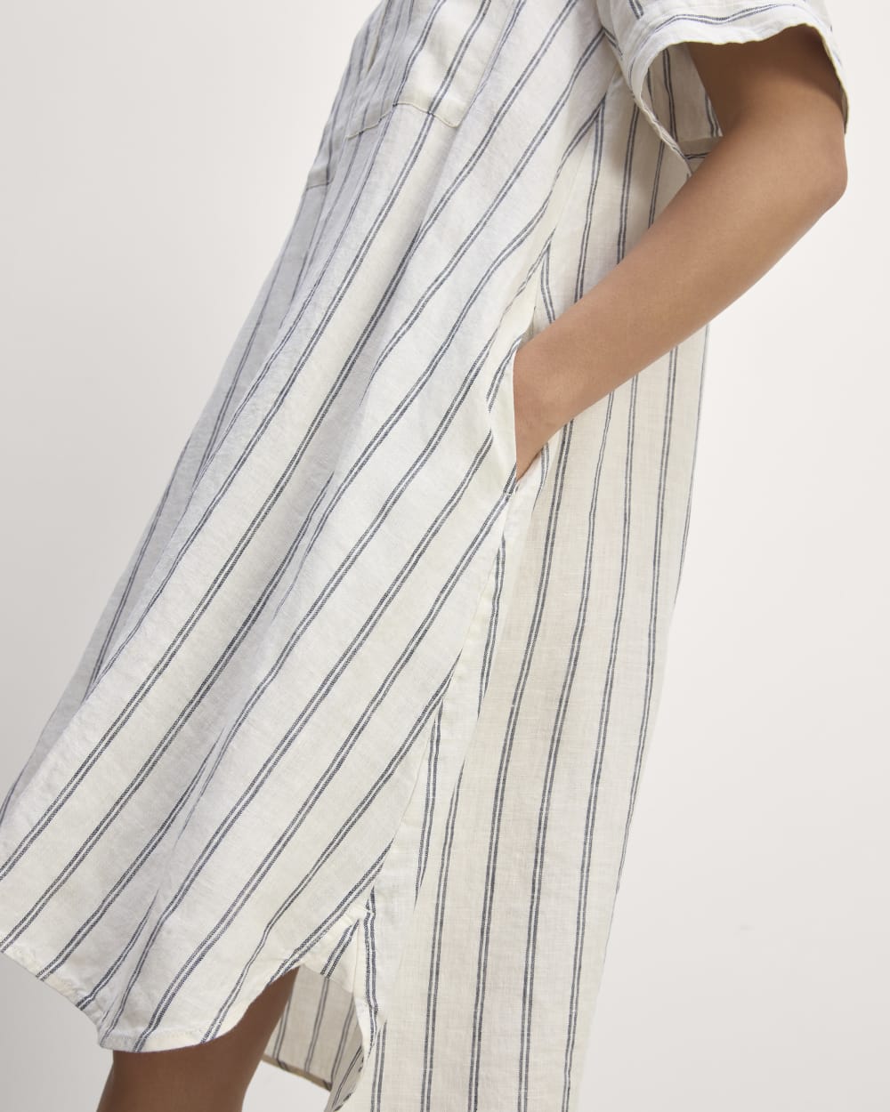 The Daytripper Dress in Linen | Bone/Navy