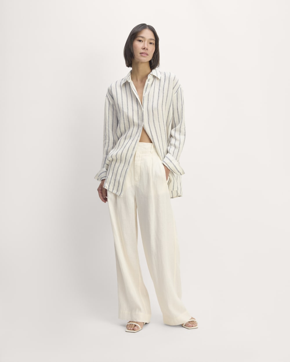 The Boyfriend Shirt in Linen | Bone/Navy